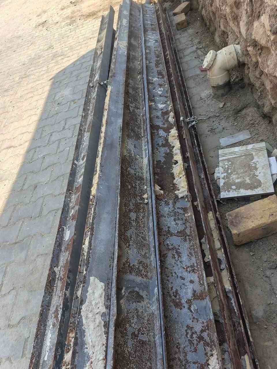 شيلمان للبيع عدد16 طول ٤امتار و٣٠سم شيلمان جديد صارله سنة العنوان الرميثة خلف الملعب التواصل على هذا الرقم ***********
