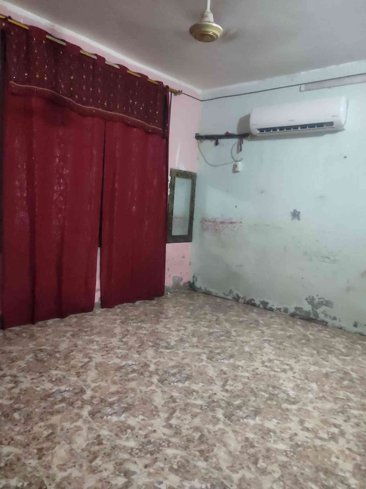 السلام عليكم بيت حي الزهراء ماشوشه قرب مدرسة المئاثر غرفتين وصاله مطبخ واستقبال واجهيته 11 الاستفسار /***********/***********
