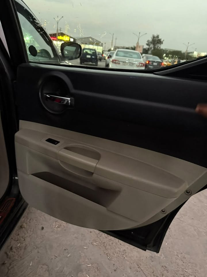 دودج تشارجر SXT • ٢٠٠٧ • صبغ عام