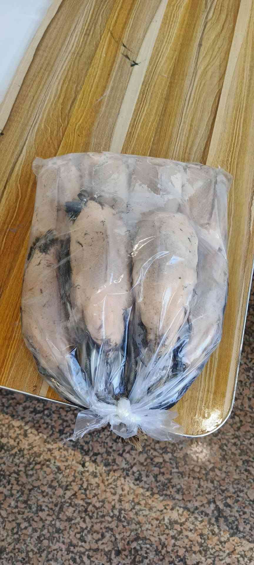 السلام عليكم طيور حره حذاف خشن مال دوشه وبربش خشن مال دوشه وتاز مال اليوم 
حذاف سعر الزوج 13الف بربش 30 الف 
يوجد توصيل كافت المحافضه 
*********** عمارة, ميسان
