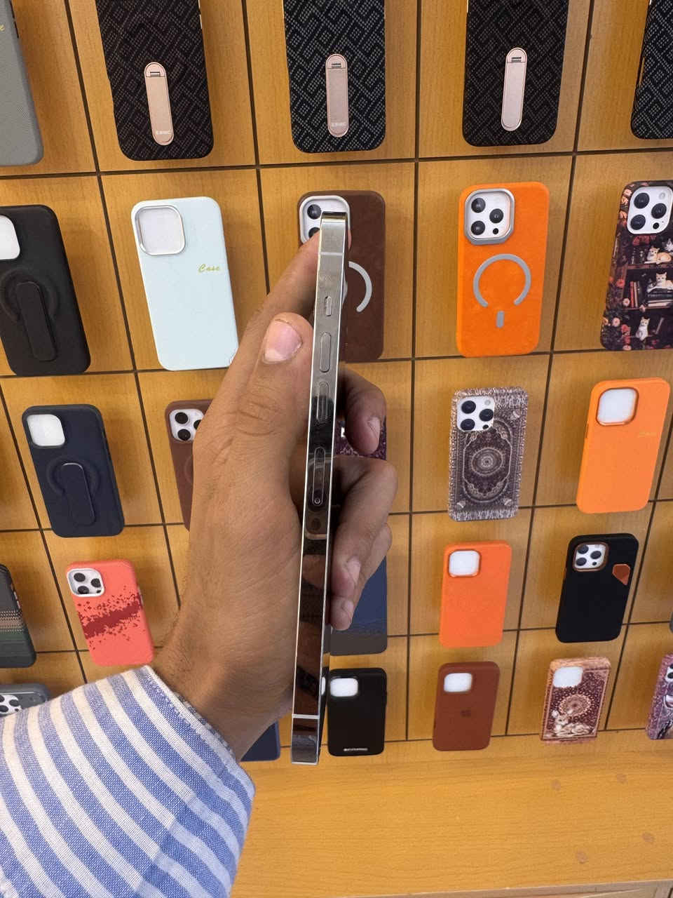 السلام عليكم ورحمة الله 
� للبيع iPhone 13 Pro Max 🔥ا
الجهاز نظيف وحالته كلش زينة، واللون الذهبي ✨

🔸 256GB
🔸 Battery Health 88% 🔋
🔸 لون ذهبي Gold
🔸 الجهاز شغال تمام وما بي أي مشكلة  وضمان اسبوع 

📍 المكان: البلديات شارع الإطفاء مقابيل سنتر ابوجود
