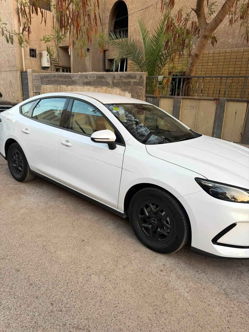 سيارة byd 2025 سيل 5
ماشية ٤٠٠٠ 
السيارة رقم بغداد جديدة بس بيها شخط بين البابين 

السعر ٢٠ مليون 
العنوان زيونة ٧١٠ 
***********
