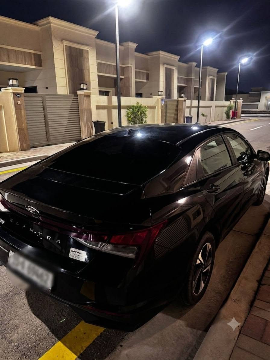 نوع السيارة: هيونداي النترا (Hyundai Elantra)
الموديل: 2022
​الوارد: كندي أصلي
​اللون: أسود أنيق
​السنويّة والتسجيل: رقم أنبار (مشروع وطني)، والتحويل مباشر بدون أي تعقيد.
​الممشى: 102,775 كم.
​⚙️ المواصفات الميكانيكية والأداء:
​المحرك: محرك 2.0 لتر (دوش) 4 سلندر، قوي واقتصادي جداً في استهلاك الوقود.
​ناقل الحركة: قير أوتوماتيك CVT سلس ومريح.
​نظام الدفع: دفع أمامي (FWD).
​💎 الفئة والتجهيزات الداخلية:
​الفئة: فول مواصفات عدا البصمة.
​السعة: 5 ركاب مريحة وواسعة.
​الترفيه والتحكم: شاشة وسائط ذكية، تحكم كامل من المقود، ومثبت سرعة لراحتك في السفر.
​التكييف: مكيف ممتاز بحالة ممتازة جداً.
​🛡️ أنظمة الأمان والسلامة:
​حساسات ضغط الإطارات (TPMS).
​نظام الثبات الإلكتروني (ESC).
​مانع الانزلاق (ABS).
​كاميرا خلفية عالية الدقة.
​وسائد هوائية كاملة.
​✨ المظهر الخارجي واللمسات المميزة:
​الزجاج: زجاج خلفي معتم (أصلي).
​الإضاءة: إنارة نهارية LED.
​العجلات: جنوط رياضية أصلية بتصميم جذاب.
​📍 موقع السيارة: الأنبار
📞 للتواصل (مراسلة أو اتصال): ***********
