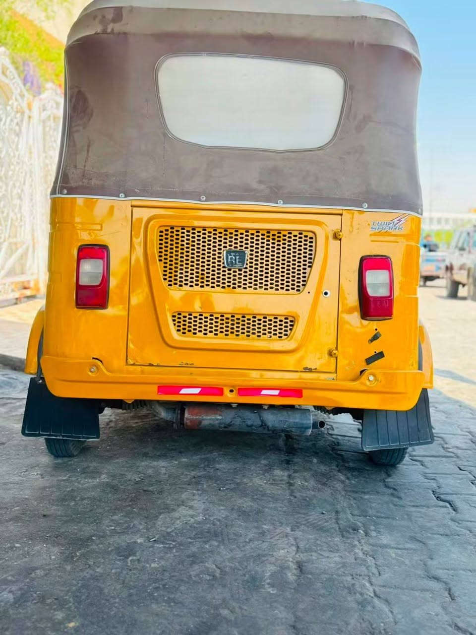 السلام عليكم ٢١ للبيع رقم وسنويه واسط بيها بارد باللغود تحويل ثاني يوم نقصها بس صليب ولباقي مكفول السعر 7400 وبيه مجال شي بسيط رقمي ***********
