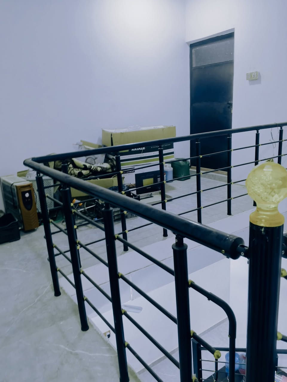 بسم الله 🤲 مشتمل للبيع 100 متر طابق واحد. يحتوي ع استقبال ومطبخ وصاله 🏡وغرفة نوم وصحيات داخليه و خارجيه وبيتونه .. طابو زراعي سند 25 العنوان دور 🏡الزراعه الثالثه مقابيل الجامع ..  🏡بناء حديث .. السعر 60 وبي مجال.. للاستفسار الاتصال ☎️*********** 🏫

