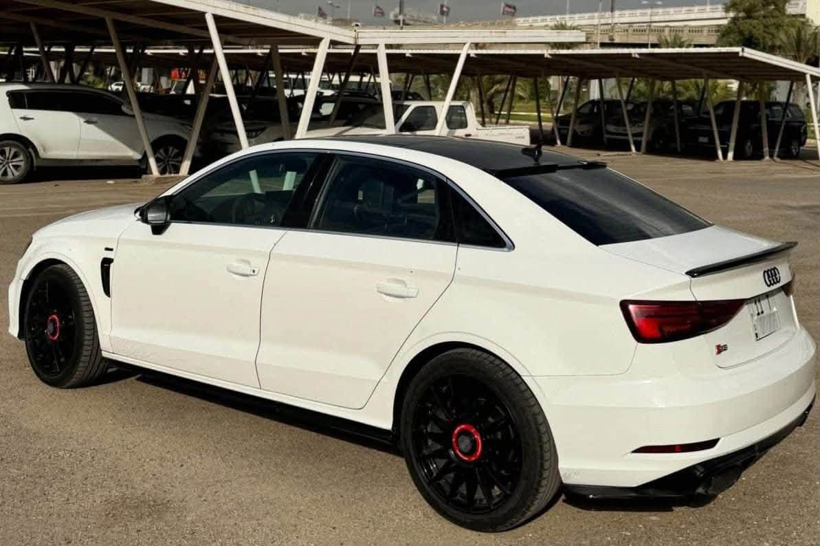 السلام عليكم
اودي  A3  بنوراما
موديل   2019
الفئه RS3 Sedan 
محرك 2000 سي سي
حادثها جاملغ امامي ايسر
بدون ايرباك 
وبعد مواصفات هواي بيها معروفه
السعر 140 $
‏***********
