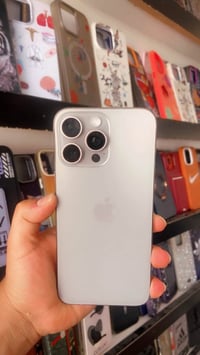 ايفون 📲 15 برو ماكس لون تيتانيوم مميز  بطاريه🔋 88 ذاكره 256  شرق اوسط ...