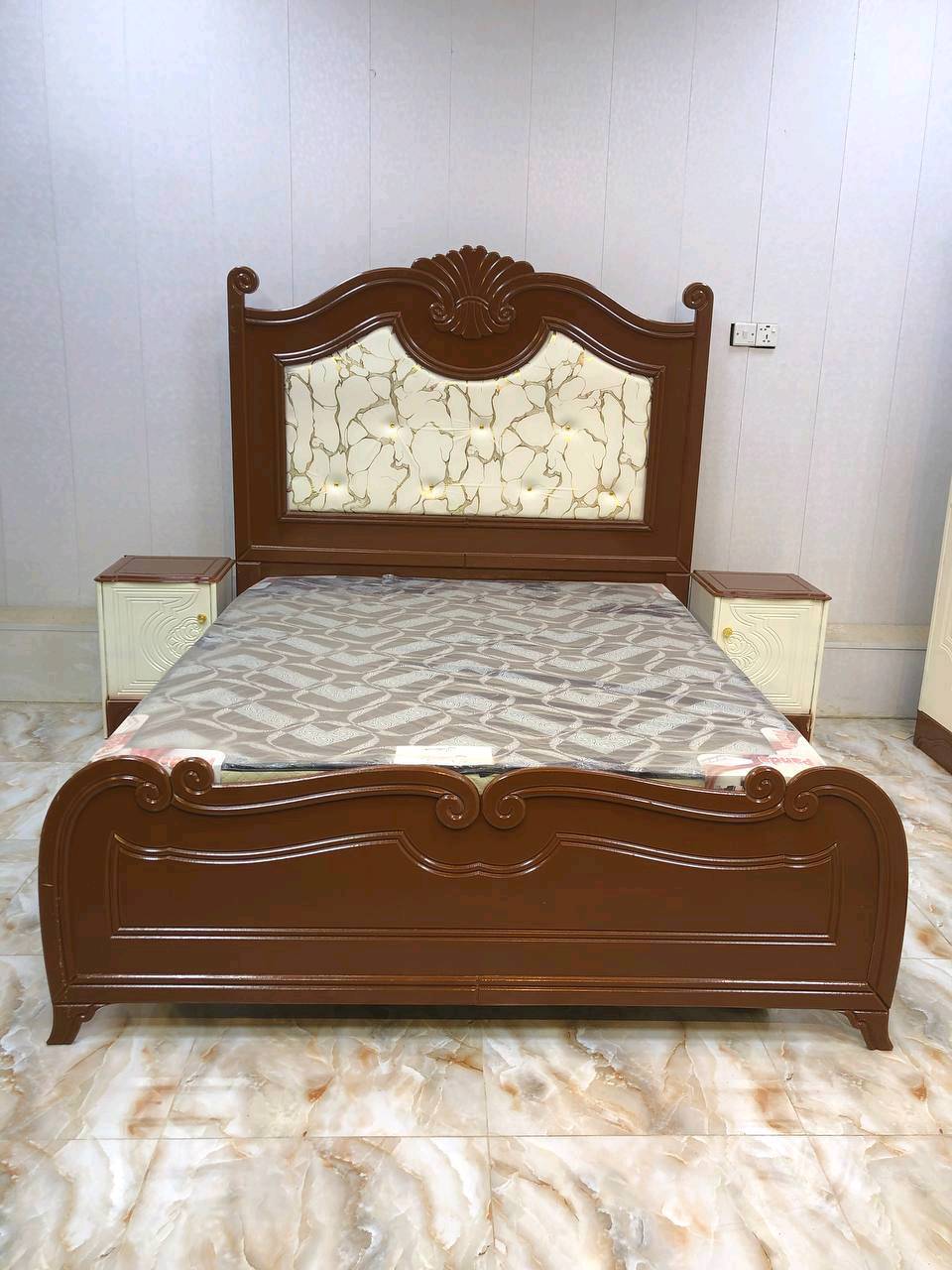 غرفة اخشاب  بسعر مليون و350 توصيل 50 الف  

⚜️تفاصيل الغرفة ....⚜️

صاج خارج ٤ملم ام دي اف 🪭
وداخل صاج ٣ملم 
صبغ مرمري درجة اولى 


عدد القطع  ٧ قطع 😍
1 //جرباية  قياس  ١٦٠ × ٢٠٠ 
//ميز جانبي ايسر قياس ٥٠
2// وميز  جانبي  قياس ٥٠
3// زاوية ارتفاع مترين عرض ٨٠
4// وميز بلازمه  
5//وميز مراية ارتفاع مترين عرض ١٢٠
6// وكنتور ٦ باب  ارتفاع مترين و١٥ طول ٣ متر و١٥

القطعه الثامنة حسب الطلب شازلون
سعرها ٥٠ الف ❤️
طابوريه ١٥ ❤️