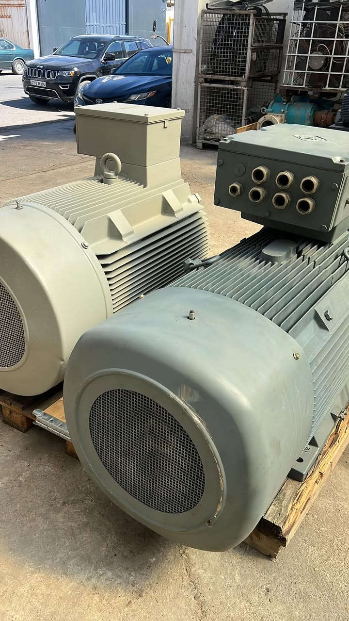 Motor 400 kw 
Rpm 1500
Siemens - Vem 

ماطور كهربائي ٤٠٠  كيلووات الماني
 دورة ١٥٠٠.           .

عينوان: اربيل صناعة جنوبي 
   ***********
   ***********
  ***********

