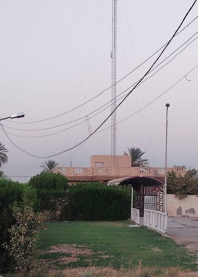سلام عليكم دار للبيع عقد زراعي 117 مساحه البيت 400 + قطعه ارض 380 يتكون البيت من مطبخ خارجي +مطبخ داخلي +صاله +3غرف نوم احد الغرف سويت +استقبال +حمام السعر 150 قابل للتفاوض للاستفسار اتصل *********** مكان ابي غريب حميد شعبان
