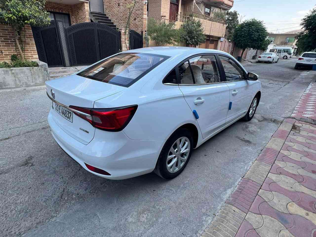 Mg 5   
2025 
Standart plas 
26000 km 
هیچی پێوە نیە 
***********
