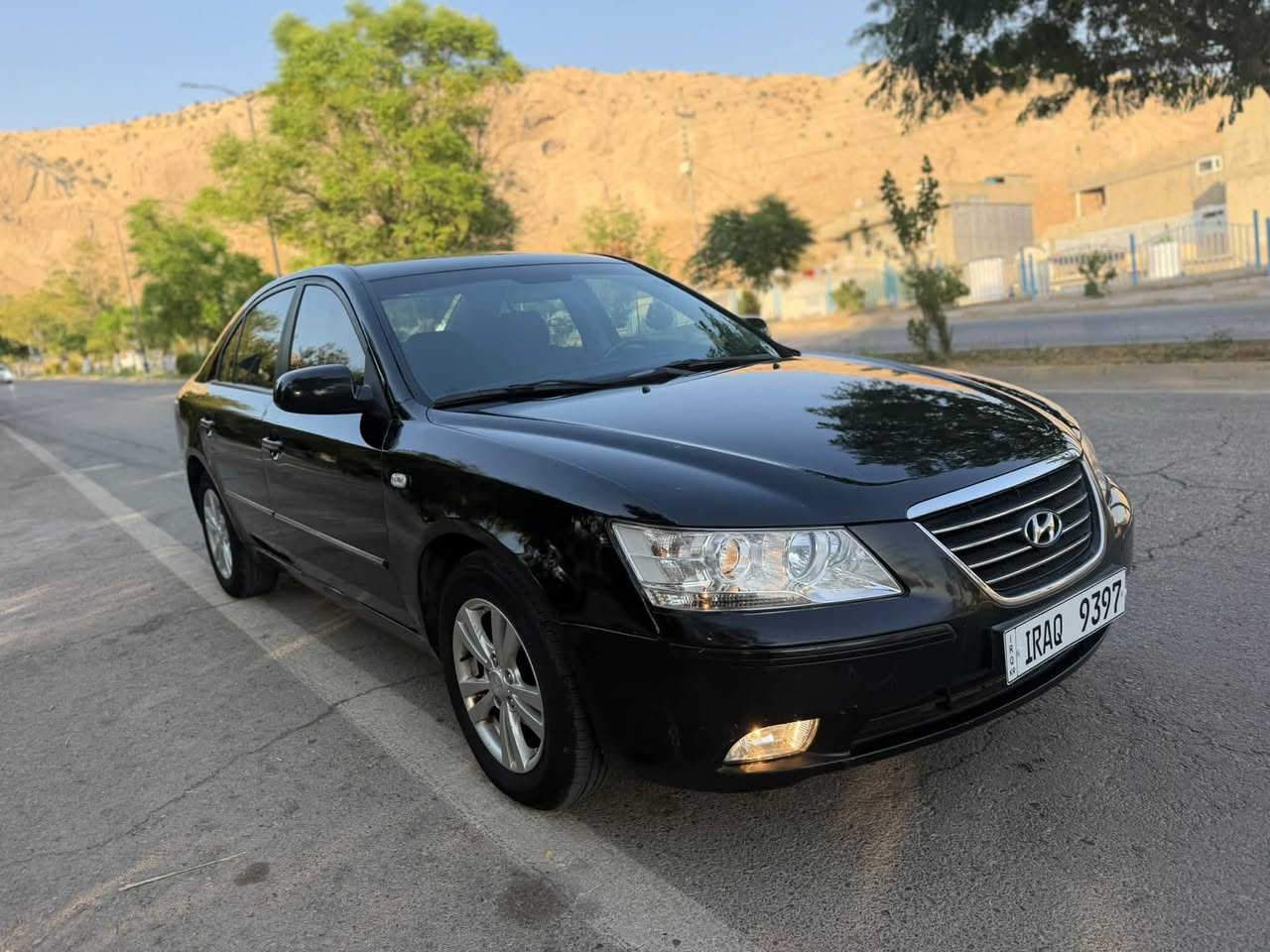 سؤناتا ته خت  مۆدێل ٢٠٠٩
بڕاوەی دوبە ی تازه داغل بئ كؤد
سە قف و کە ڤە ری بە شە رت 
سه قف و  سندوق و بۆنیدی بۆیاخ نییە 
مە کينه  ٢٠ دووش بە نزین يه ك برغؤي نه كراوه تؤ 
چاڵ و قوپاوی و شە پۆلی نیە بۆیاخی ڕقم یە ک بغداد 
سه ياره كه له ڕوبە ڕو زۆر لە ڕە سمە کان جوانترە 
١٧٠ هە زار ڕۆشتوە تامي شه ريكه ي تيا ماوه ته وه 
گێڕ و مە کینە و تە برید و کارە بی و تەقەوڕەقە ی بە شەرت 
کامل کامل مە سرە فی کراوە بۆ نوقسانی مە گە ڕێ باي ٢٥٠ 

شوین : دە ربە ندیخان 

سعري ٥٢ گه ڵا و معامه له 
*********** :   viber  :   watsapp
