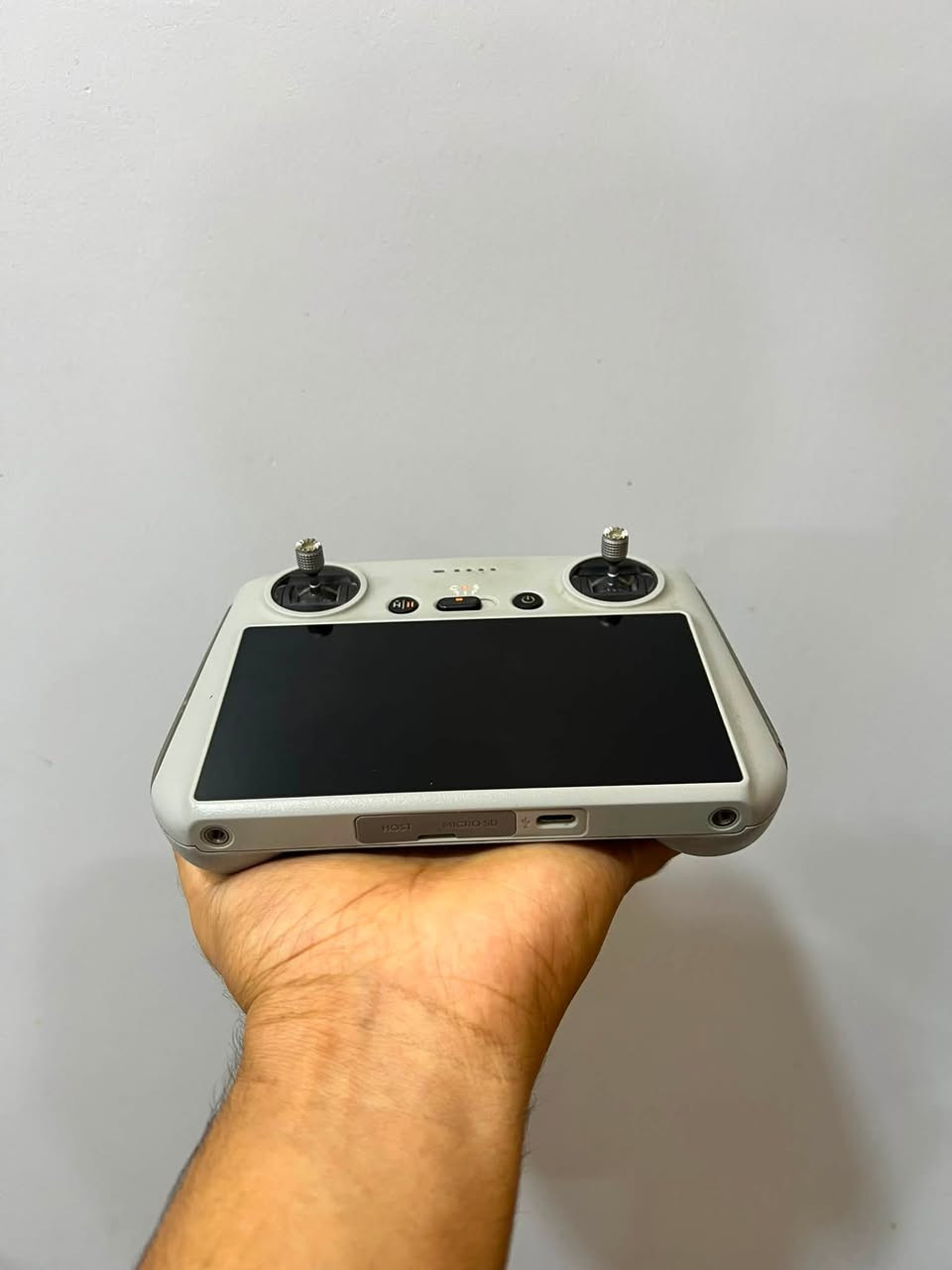 درون DJI Mini 3 Pro Combo للبيع 🔥
للبيع درون Mini 3 Pro Combo بحالة ممتازة، كامل وياه ملحقاته:

✅ 3 بطاريات — واحدة منها بطارية 40 دقيقة Pro
✅ جنطة أصلية
✅ قاعدة شحن
✅ جوستك Smart Controller
✅ ريش إضافية عدد 2

💰 السعر: مليون دينار عراقي فقط

📍 المكان: بابل
🚚 يتوفر توصيل للمحافظات

رقمي ***********
