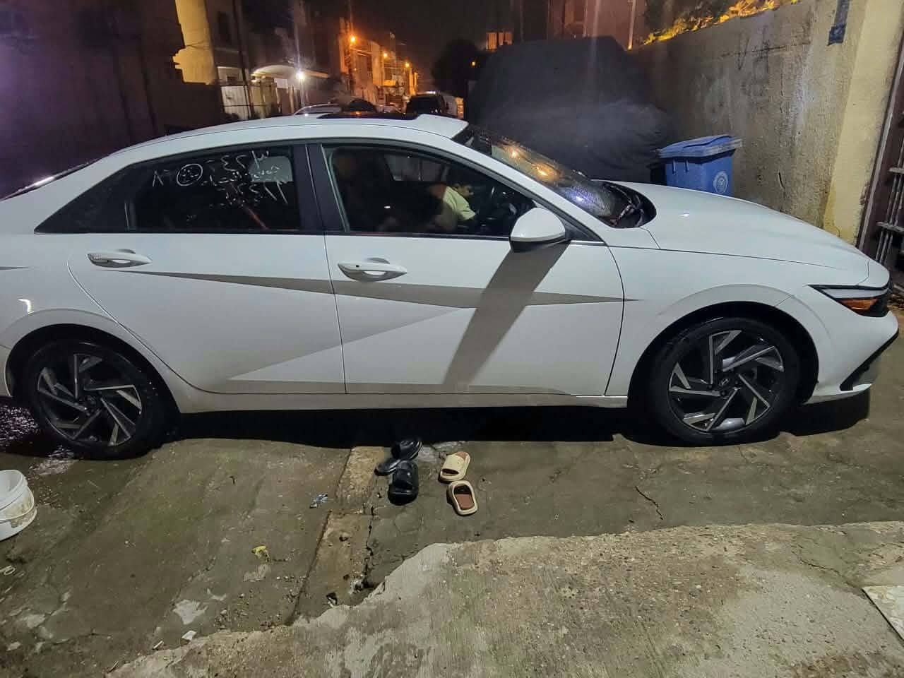 النترا موديل 25 وارد امريكا 
سياره فول مواصفات 
بدون صبغ فق بارد ومبين بل صوره 
بدون رقم 
بصمه 
فتحه 
رادار امامي وجانبية 
كامره 
حساسات 
فوال الفول 
السعر 140
***********

نص مكتوب في الصور:
- 1565101563