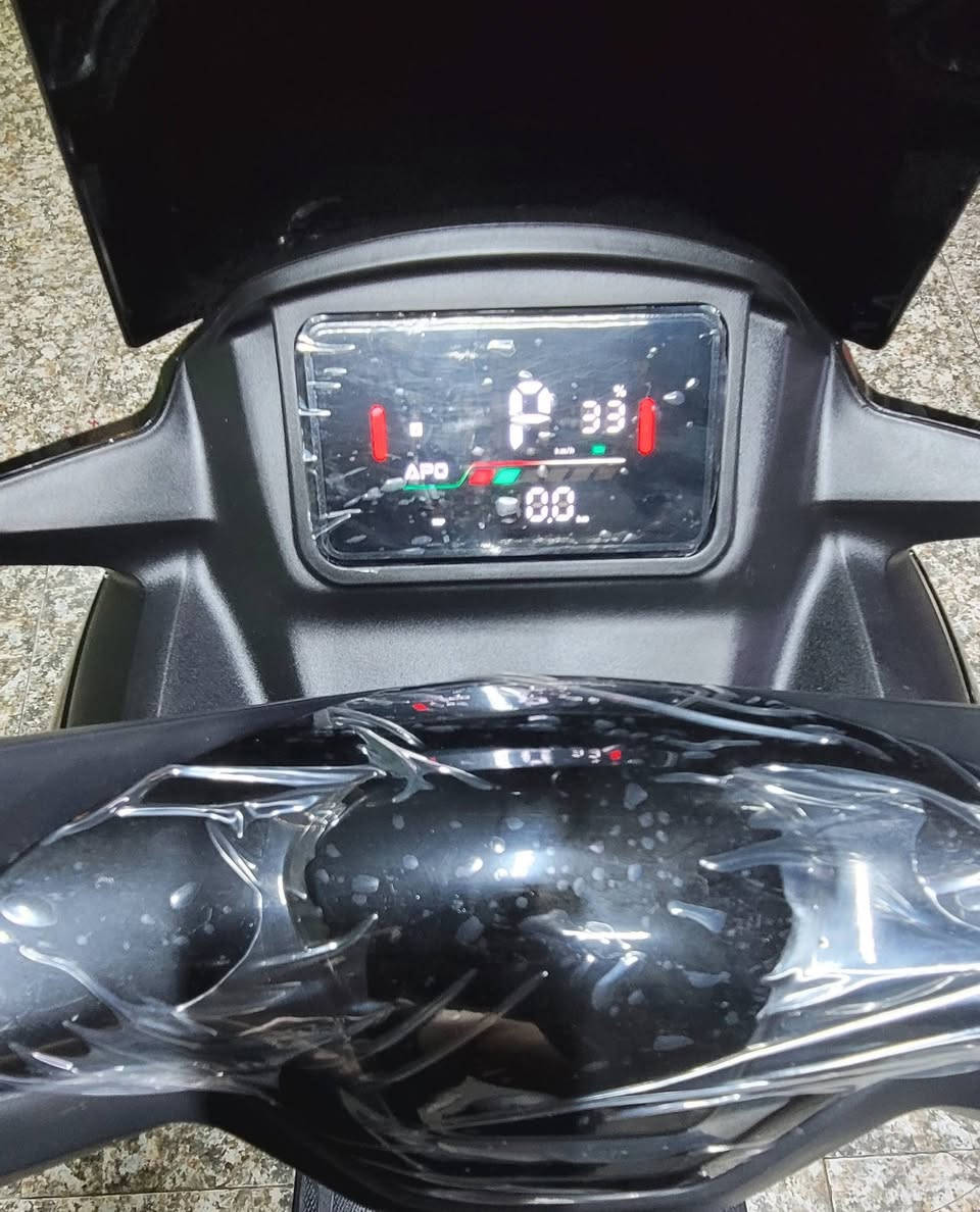 السلام عليكم..دراجه T.MAX..وكالة..APO..بطاريه ليثيوم فوسفات الحديد 35 امبير ...72 فولت
ملف 3000...مخرج شحن USP...مثبت سرعه...عدد التحويلات 1..2..3..R...سوجين ..بصمتين ...كارتين تشغيل ...شاحنه اصليه تدعم الشحن السريع والأيقاف الذاتي عند امتلاء البطاريه...دسك أمامي خلفي...الاطارات قياس 12...الدراجه تمشيك بل شحنه الواحده اكثر من 70.k كيلو بل شحنه الواحده حسب الوزن والسرعه...
السعر (مليون و300) قفل ..مكاني بغداد الشعب قرب محكمة الشعب الجديده على الشارع العام الشراي يتصل...***********...واتساب موجود
