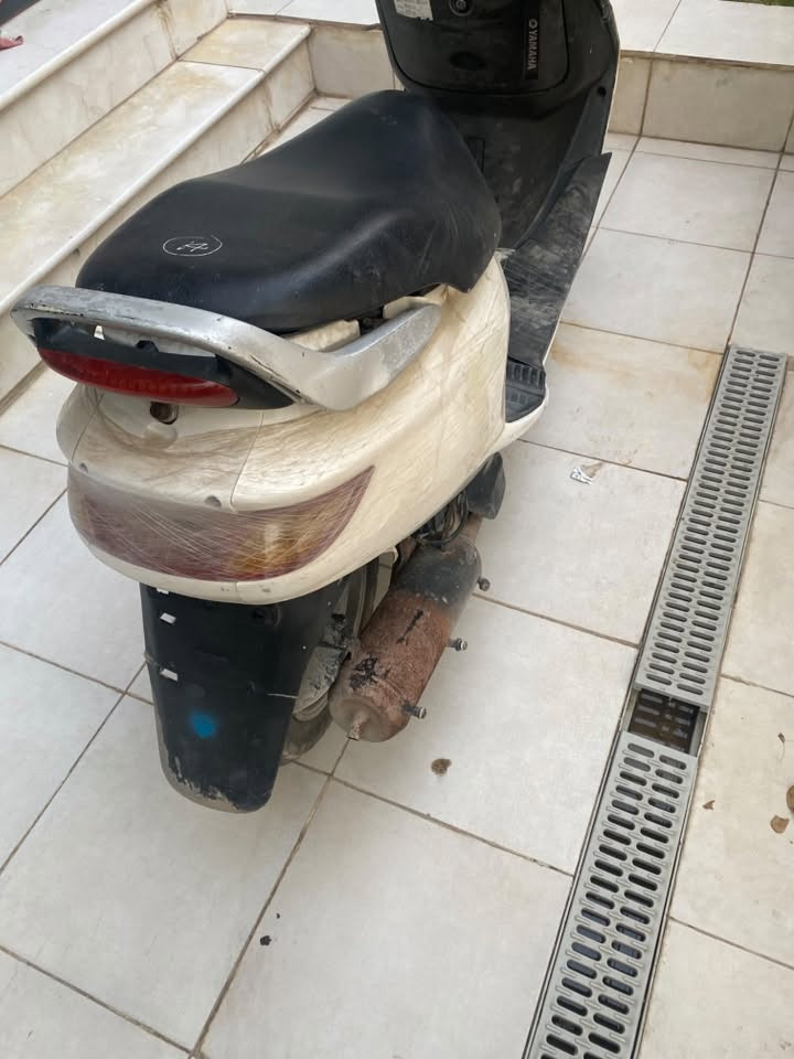 فراشه نضيفه محرك مامفتوح بس كفرها شويه تعبان 325 وبيها مجال رقم ***********
