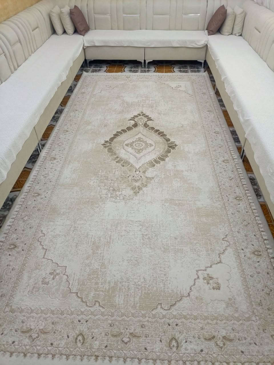 ديوان • ١٥متر • مع فرش