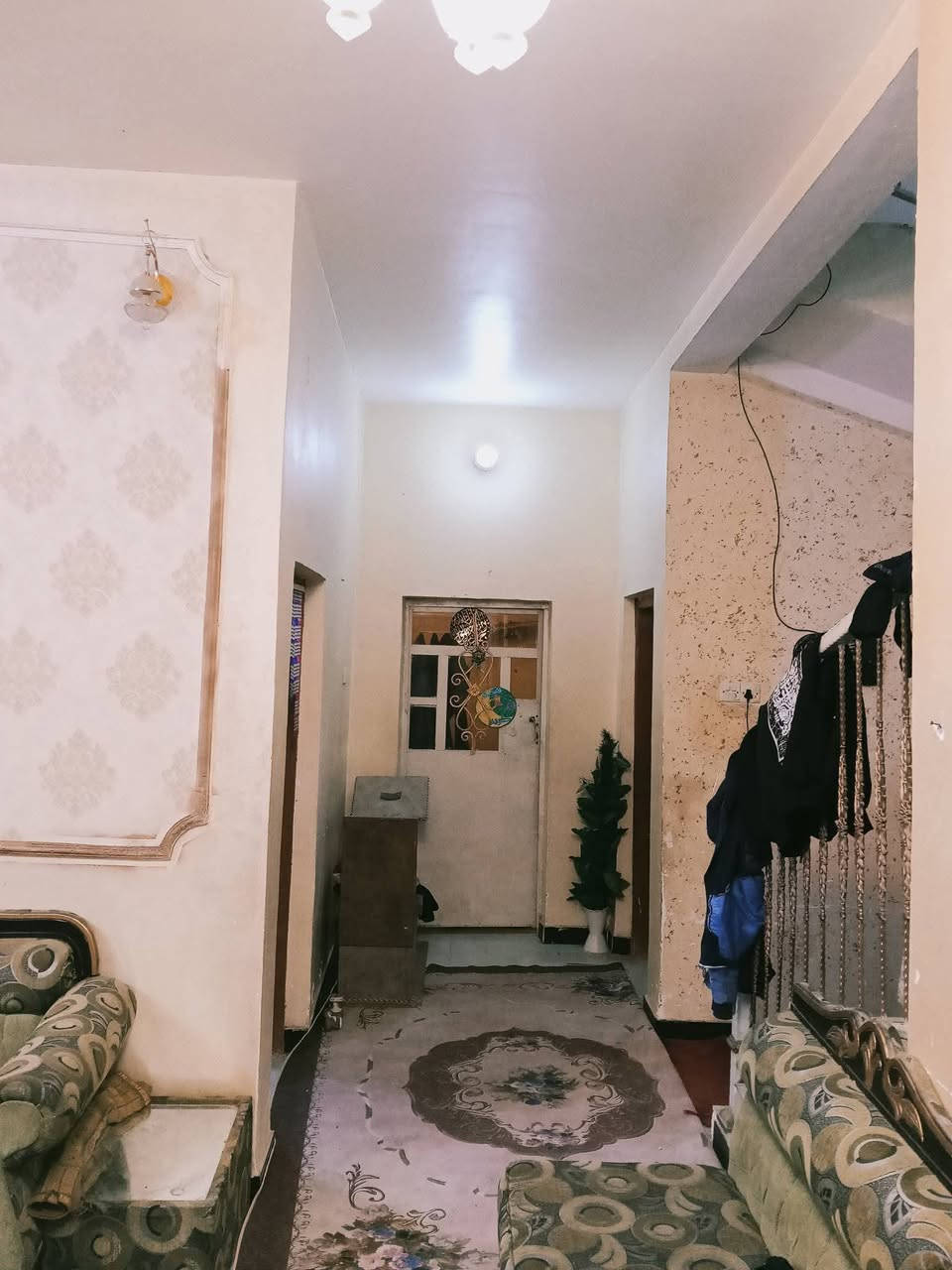 بيت زراعي لبيع مكان
📌زديناويه خلف مركز شرطة قرب جامع الحكيم مساحه 180 واقع حال مبني 160 

طابقين خمس غرف 2جوه  و3فوك

 

بس طابق ثاني هيكل  بعده ماكامل 

كهرباء ثري فيرز 3خطوط 

 مجاري ثقيله للبيت كله 

 بيه وصل تطويب   وصل مجاري وكهرباء

   سعر 75وبيه مجال لشرايي

ملاحظه / شارع محفور راح يتبلط هل ايام 

الاتصال/***********

