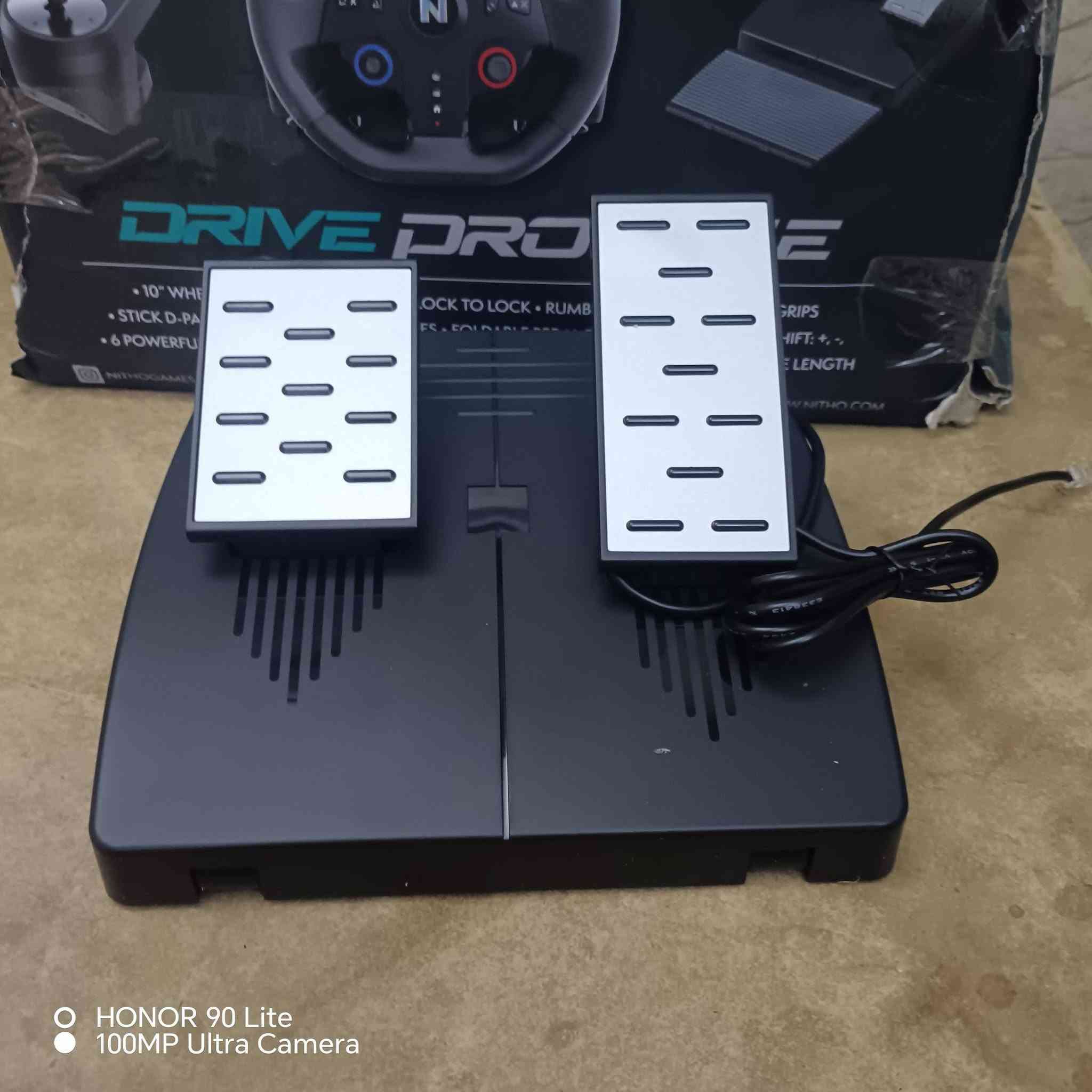 دركسون العاب من شركة NiTHO والموديل الظاهر على العلبة هو DRIVE PRO ONE للتواصل و الاستفسار خاص مازنجر او على الرقم التالي ***********
