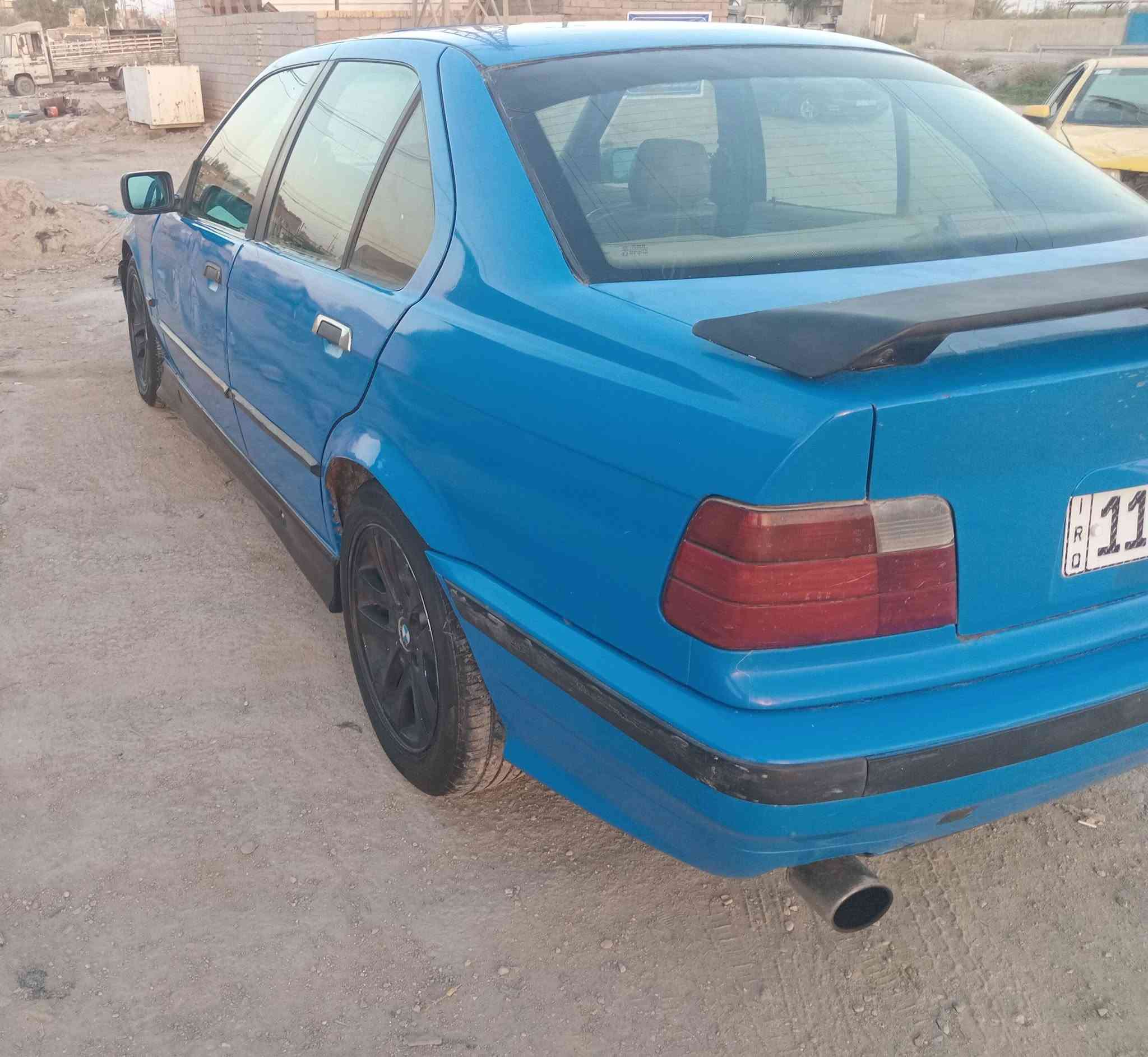 للبيع BMW e36 موديل 1993
رقم بغداد انكليزي بأسمي 

سيارة بلادية كير عادي محرك 4 سلندر 1.8

السعر 30 $

مكان ناصرية 
***********
