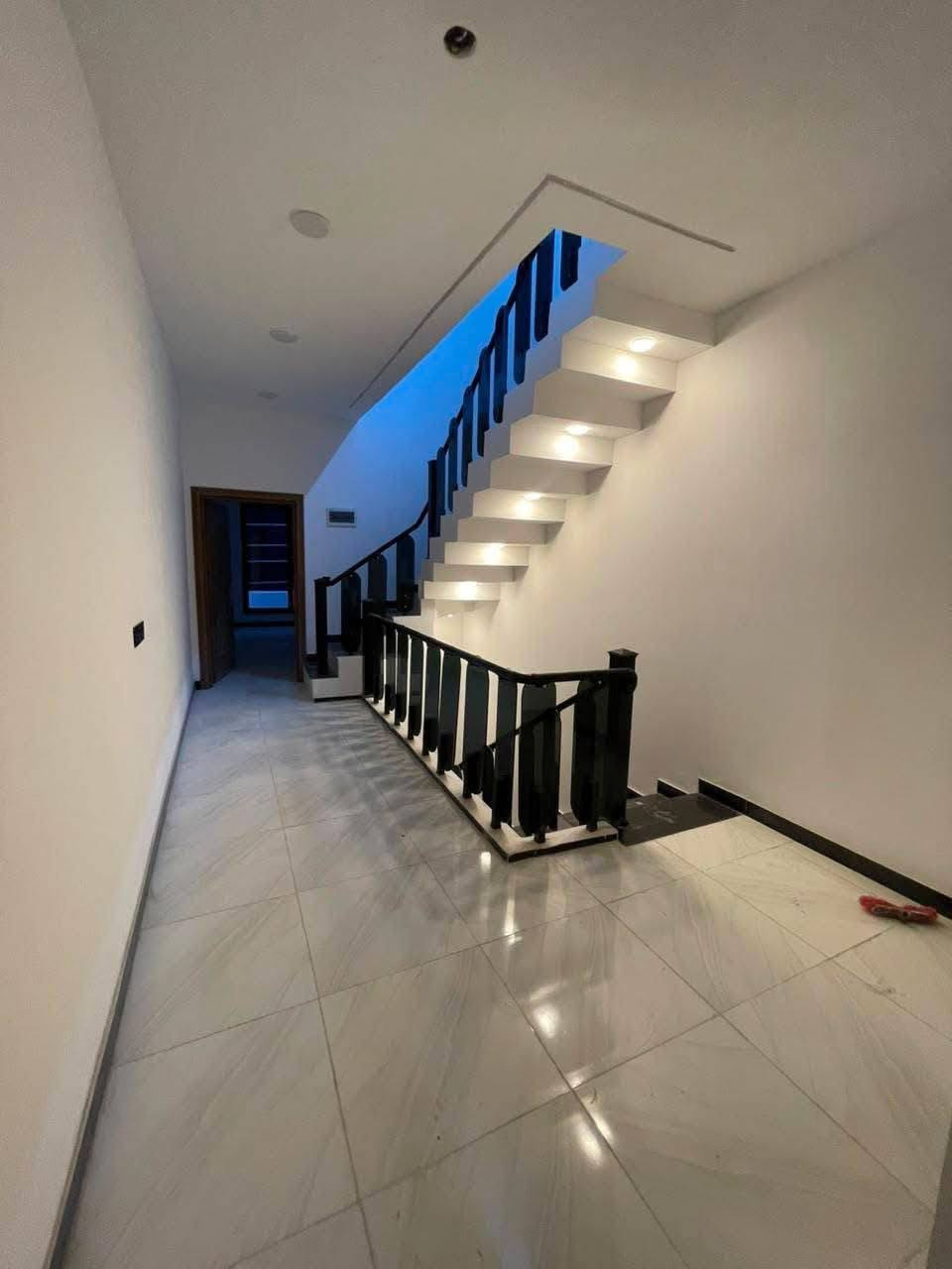 بيت للبيع في ديوان المخابرات المساحة 75متر  🏠🏠
بيت حديث 2026 يحتوي على 3غرف نوم  صالة ومطبخ و2خدمات

استفسار *********** 📞
