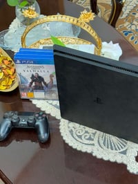 جهاز play station 4 سلم للبيع  الجهاز الله شاهد نظيف ومامبدل بي اي شي ...