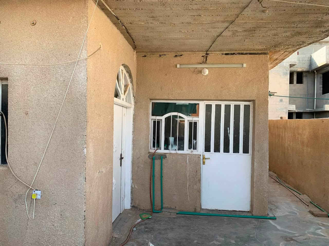 بيت للايجار + محل بسعرر 200 الف 🔥. 

لعنوان بختياري يم الكوميتا 

مطبخ واستقبال وهول وغرفتين نوم 

مساحه 200 متر 

للتواصل ***********
