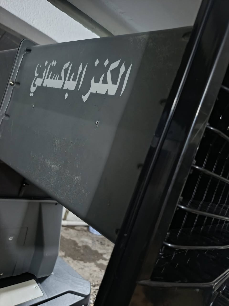 السلام عليكم شباب مبرده نوع حجم 50 الكنز الباكستاني اصليه الله شاهد صار لي يومين منا اخذتها ماخذها ب 330 وعارضها 250 مكان الزعفرانيه اربع شوارع هذا رقمي ***********
