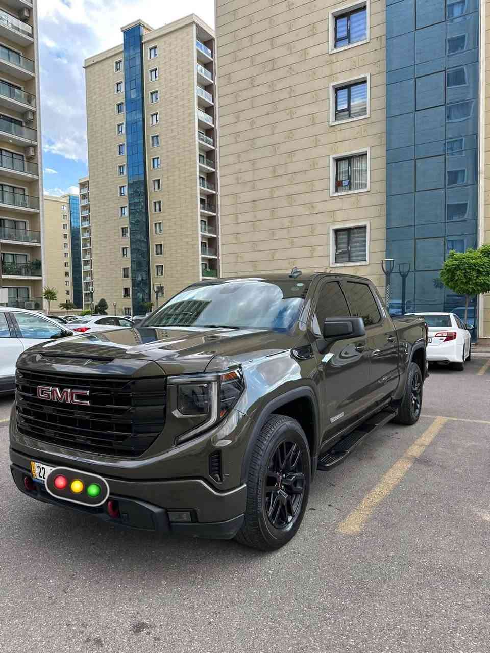 GMC Sierra 2023
الفيشن 
لون مميز مكفوله كفالة عامة من الشخط
رقم اربيل تحويل مباشر 
فول مواصفات عده الفتحه 
نقاط عمياء
رادارات 
كامررات 
اضاءة بالبدي
بصمة + بصمات ابواب 
گير تعليك 8 نمر 
محرك 2.7 تيربو 
ماشيه 59 الف ميل 
سعرها 37 وبيها مجال
السياره جداً نظيفه واستخدام نظيف وكلين تايتل لون مميز
***********
مكانها بغداد
