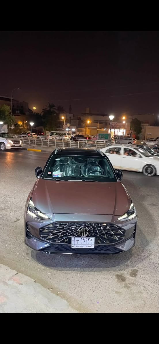 سلام عليكم MG one فول مواصفات اعلى فئة بنورما 5 كامرات قيادة ذاتية كشنات كهرباء موديل 23 لون اسمنتي كفالة عامة وكل سيرفس والصيانة بشركة ماشية 15 الف ضمان 6 سنوات سعر 165 وبيها مجال مكانها في البصرة 
***********
