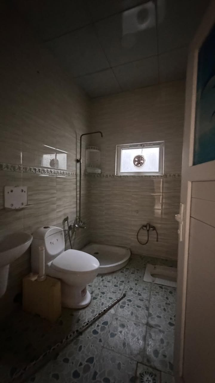 شقه للايجار مساحه الدار 150 متر حي العداله شارع 10🏘️ 
غرفتين  وصاله ومطبخ  وصحيات بناء مرتب
مكتب دار السلام للتفاصيل الاتصال على الارقام الموجوده
***********)  (*********** #بيت #نجف #حي #سلام
