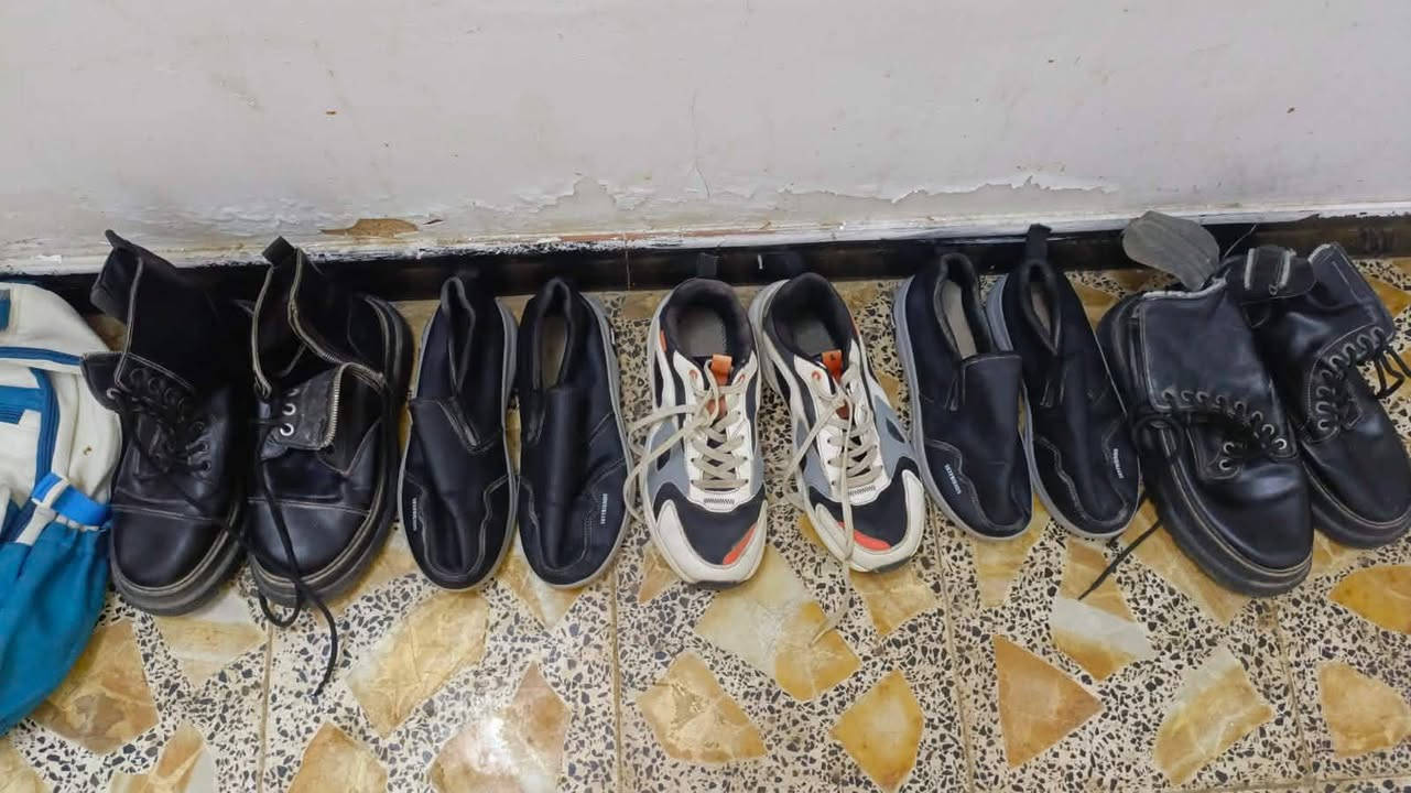 ملابس مستخدمة مجانية للتواصل مع صاحب الملابس عبر الرقم ‏‪***********‬‏
