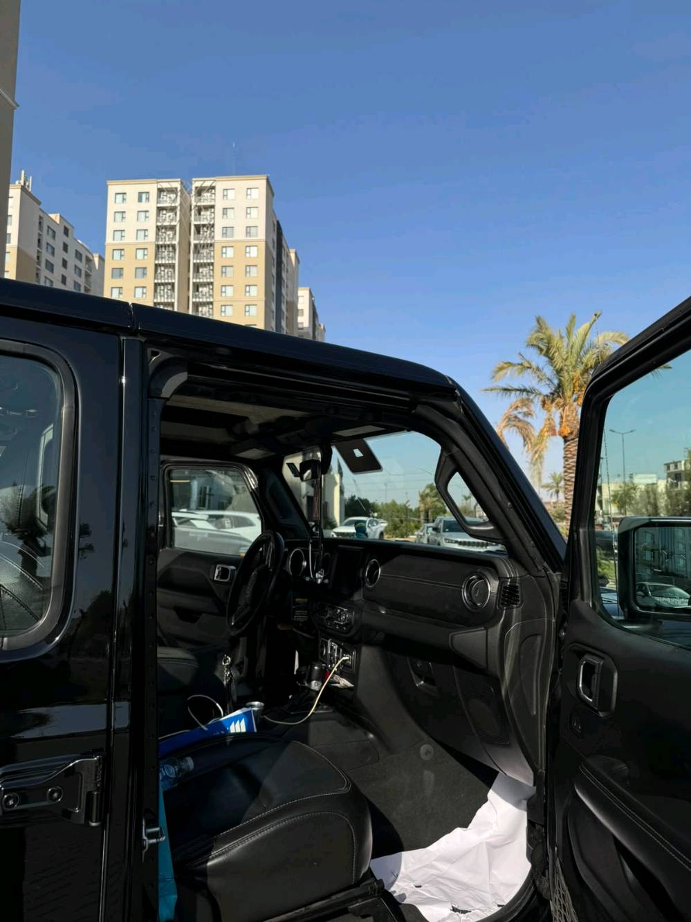 جيب رانكلر  صحاري للبيع 



‏wrangler 4xe plug in hybrid



‏‎فول المواصفات و هايبرد 4xe



‏‎لون السيارة اسود



‏‎موديل2021



‏‎ماشيه 61 الف  فقط 



‏2.0L turbo hybrid محرك اربعة سلندر توربو



‏‎** قوة حصانيه 375 hp



‏‎مواصفاتها :



‏‎بصمة ابواب بصمة تشغيل



‏‎كشنات جلد بلادي



‏‎كشنات تدفئه جلد مع الستيرن



مري جانبيه تدفئه



‏‎شاشه كبيره مع كاميرا | و خلفي تشغيل عن بعد



‏‎نضام صوتي ALPINE مع دمام بالصندوق



‏‎اربع مخارج كهربائي Aux



‏PART TIME و 4WD auto نضام



‏SWAY BAR



‏‎قفل اكسل امامي و خلفي AXLE LOCK



‏‎كيبل شحن 110V 220V تكدر تشحن السياره بالبيت ثلاث انضمة قياده e-save بنزين



‏electric فول كهربائي



‏‎نضام هجين بنزين و كهرباء hybrid



‏‎السياره تشحن ل حالها بالطريق عند دواسة بريك



السيار رقم بغداد شبة مميز 



سقف بوكس  تنشال  كامل    



سياره وارد امريكي.



حادث جاملغ خلفي وراجع كما موضح في الصورة



السعر :248 وبيها مجال للشراي الجاد



العنوان بغداد 



للاستفسار 



***********