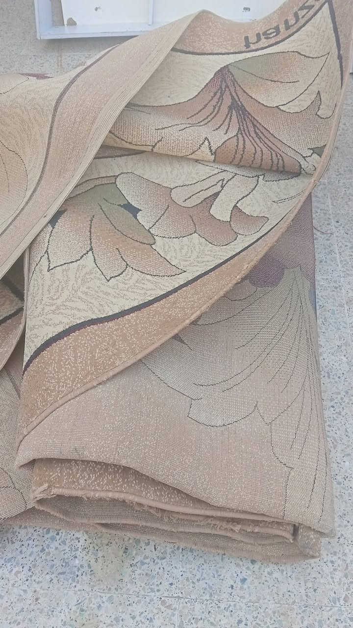 زوليه هي كاربد قياس ٤في٥كبيره
نظيفه سعرها ٥٠ الف للشراي مكاني سليمانيه شارع ستين 
رقم الواتساب ***********
