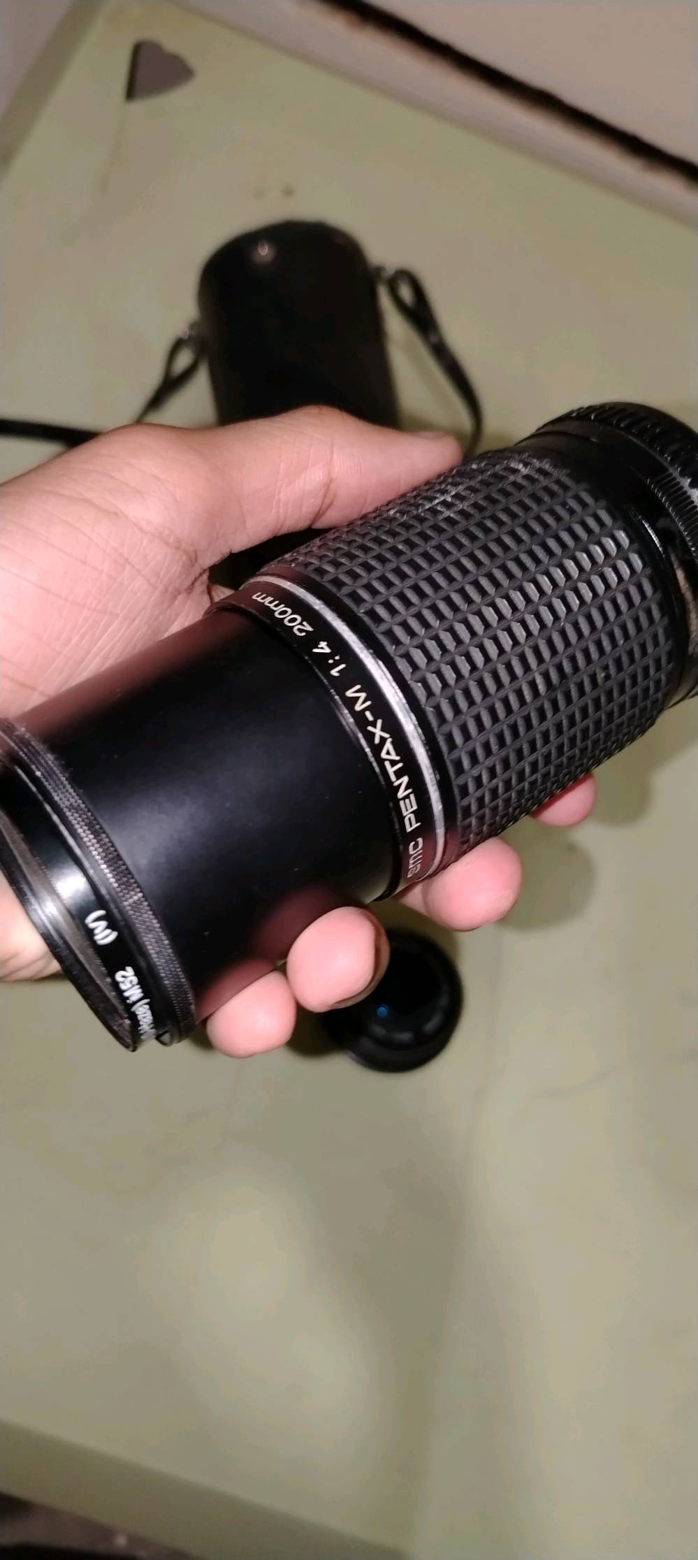 عدسات كاميرا العدد 2 وحقيبة عدسات السعر 300 ألف وبيه مجال
عدسة الكاميرا الصغيره نوعها SMC Pentax-M 28mm f/2.8
والعدسة الطويله اسمها SMC Pentax-M 200mm f