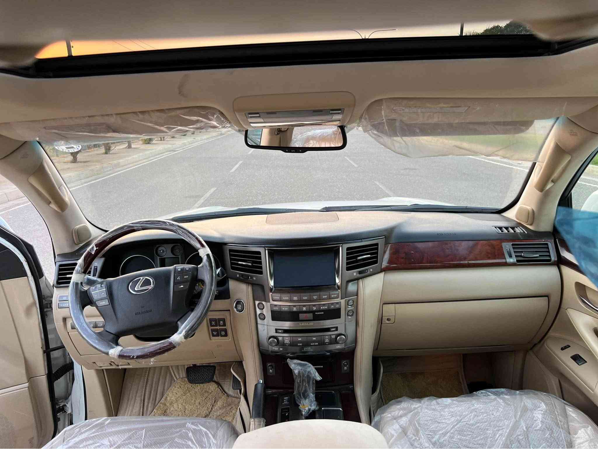lexus lx 570 2010
کوردی /
مواسەفات / 1/1
مەکینە /  v8 5.7  کەپس
ڕۆیشتن/ 188
 
شکل گۆڕاوە بۆ 2015

       ڕقم سنوی نوێ 

ناونیشان/ هەولێر
واتساپ/***********

عربی/
مواصفات/ 1/1
2010 محدث الی ۲۰۱٥  

بــــــــدون ایرباك 
محرک /  V8 5.7
ماشی / 188 الف کم
ڕقم سنوی جدید 

عنوان/ اربیل
واتساب/*********** أربيل, العراق
