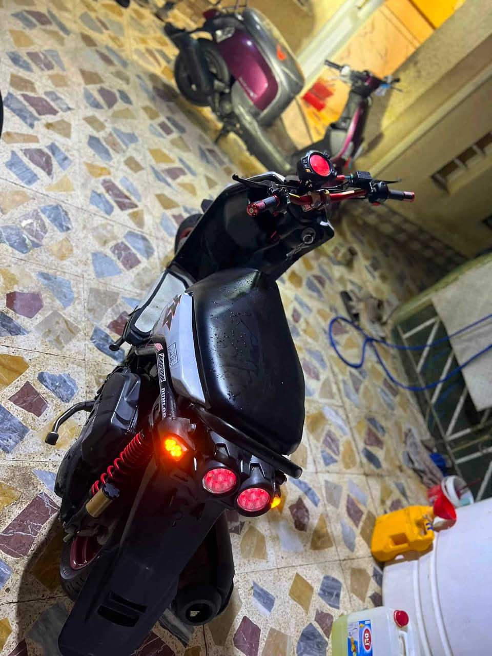 سكنز للبيع دراجه شلعه معدل دراجه مفتوح بيها ولفات بس  دراجه شوفت عينك  850 وبيهل مجال ***********  عنوان العماره
