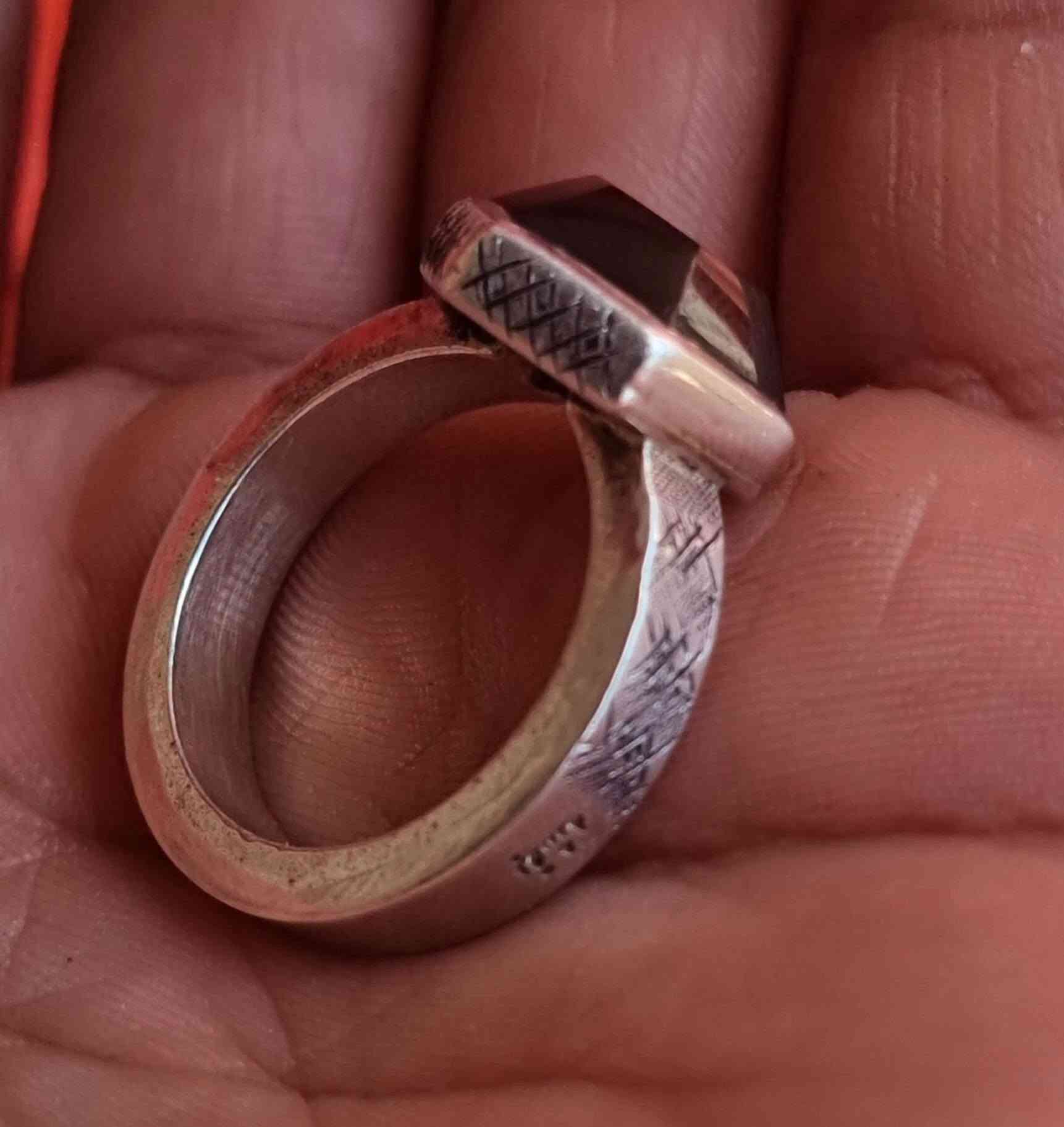 عقيق يماني كرز الكرز خامه درجه اولى حر غير معالج طبيعي 
بصياغه يدويه ثقيله للبيع مكاني بغداد يوجد توصيل إلى جميع المحافظات للبيع فقط فقط أحبتي الغوالي ما اراوس بس ابيع 
***********
