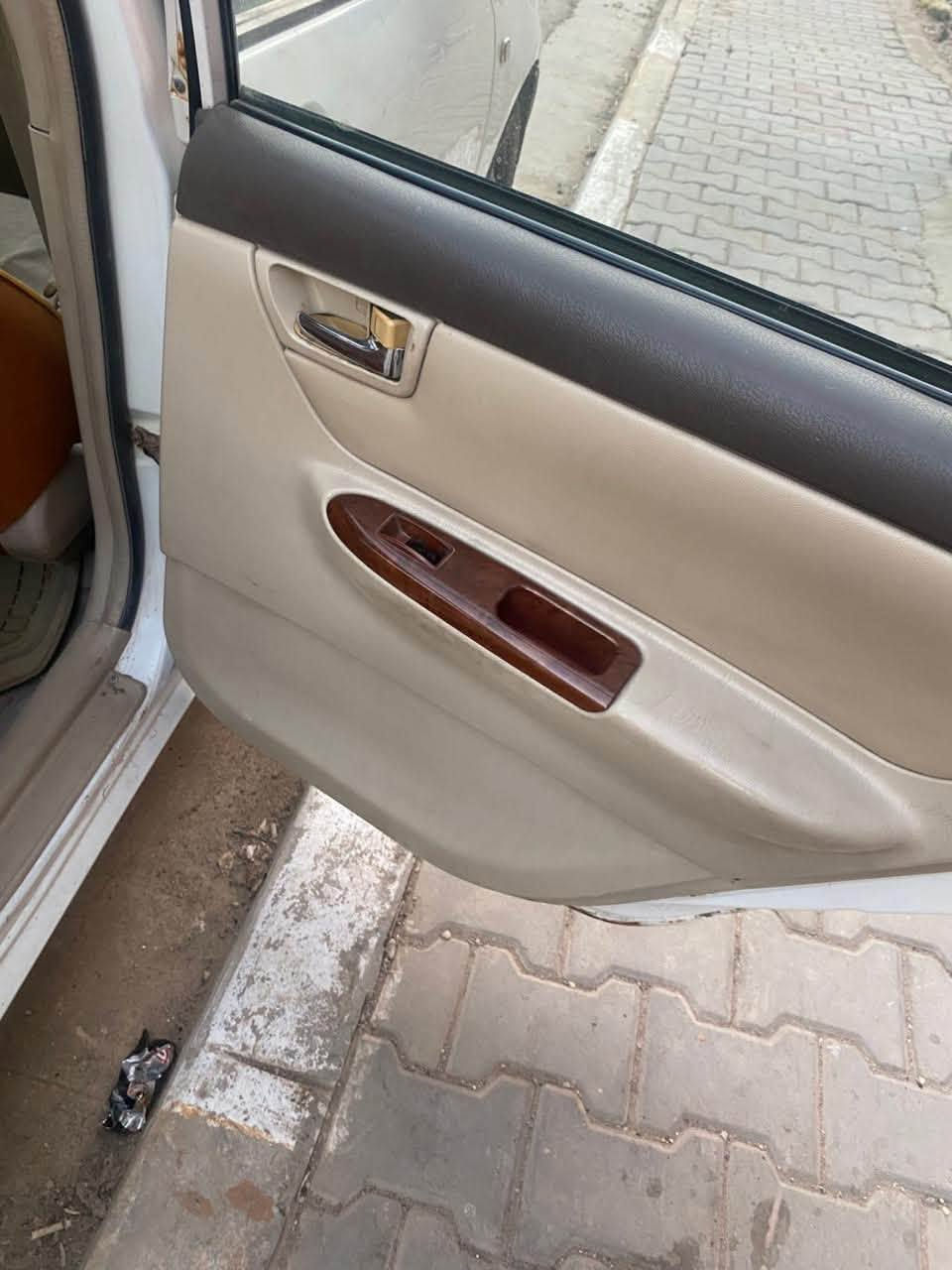 السلام عليكم بيع مستعجل  الي مو شراي ليعلق ولا يتصل 
...
BYD F3. 2013
كير ومحرك ميسيبوشي المرغوب كير اوتو رقم ديوانيه  بسمي شرط تحويل
حداديه صدر امامي خلفي كله جديد تكم شواصي كله كفاله
بيهه بس ضربه زغيره موضحه بل صوره وشويه بل جاملخ هم موجوده بل صور والتبريد ميشتغل
السعر50 وبيهه مجال
العنوان بغداد الحسينيه مال راشديه
***********
