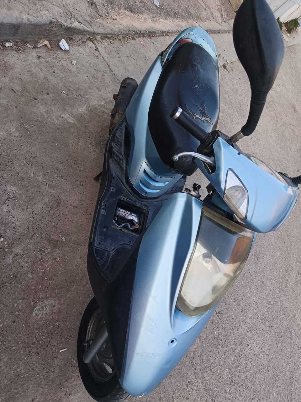 السلام عليكم دراجه بريز فحل 140 نوزل مكينه مجفته لانضوج ولادخانه دراجه جاهزه كبل تطلع بيهه للشارع وتترحملي عليهه
مكان بغداد حي جهاد السعر 600 وبيهه مجال حك جيه تواصل واتساب فقط ***********
