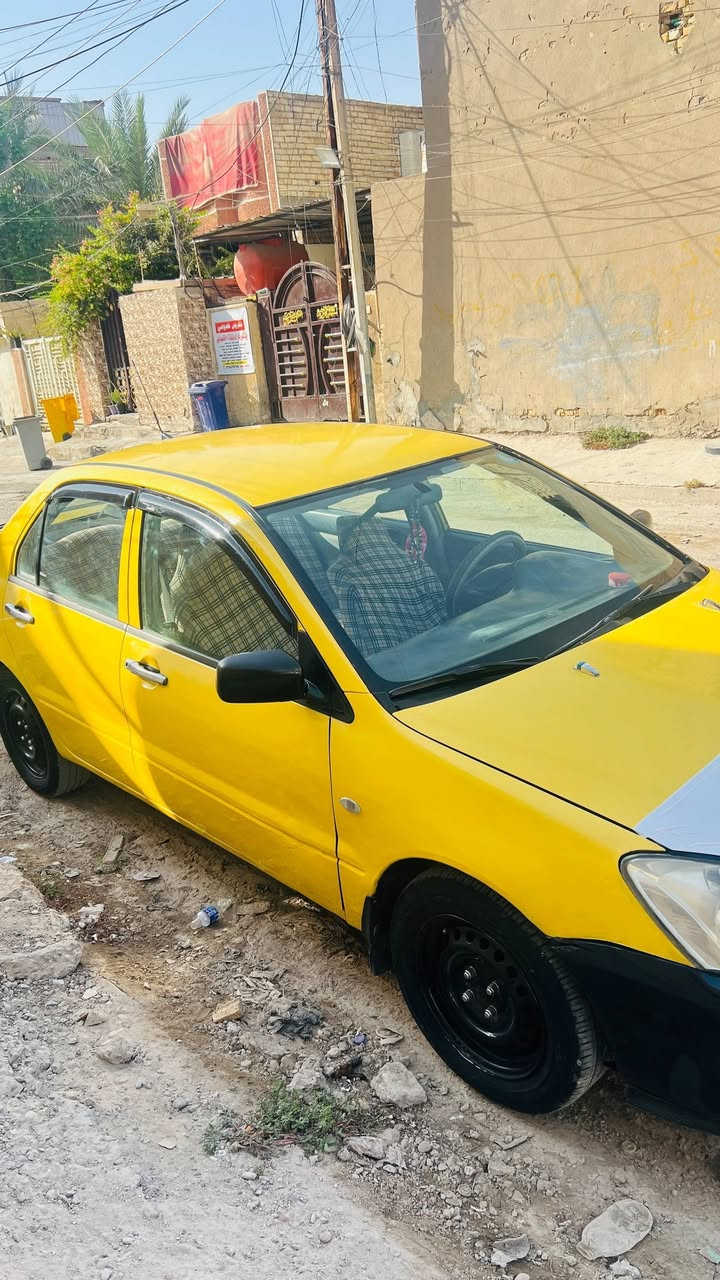 السلام عليكم 
لانسر موديل 2010 بأسمي تحويل ثاني يوم 
رقم انكليزي جديد 
مكينه 1500 قبق ابيض نضيفة
وكير عادي  خير من الله نضيف ومابي اي نقص
تبريد شغال ثلاجة باتري ومسجل جديد امس شديتهن
بيهه بارد باب الصدر والباب الي ورة السايق مرشوش قطعه صغيرة 
السعر 57 وبيهه مجال قليل رجاءا مو شراي لا تعلق 

مكاني بغداد الشعب 

***********
