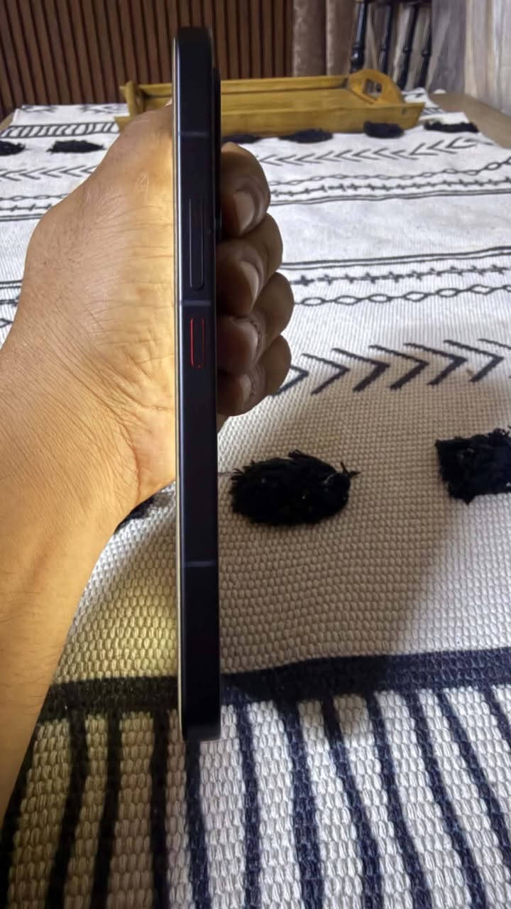 بوكو اكس 8 برو ماكس اسود طافي
ذاكرة 256 مستخدم شهر اخو الجديد
بطارية 100 دورات 45
غراضة بالكارتونة مممستخدمة 
ويا 4 كفرات ماركة واحد درع برتقالي 
مكاني بغداد زعفرانية ***********
