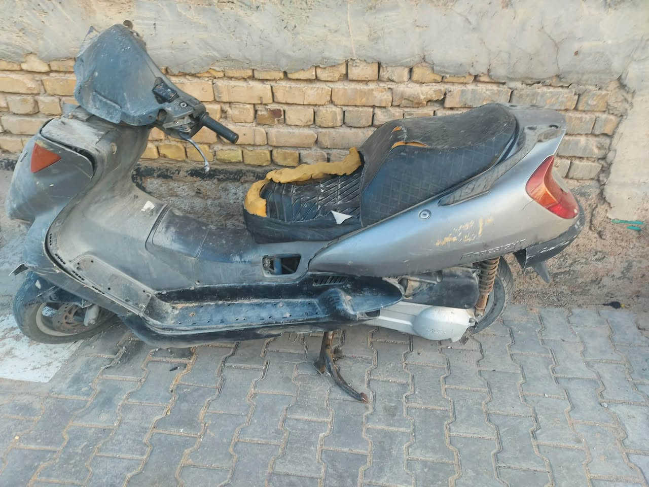 دراجه للبيع  كوم حديد بل150  وبيها مجال
مكلف بلنشر رقم راعيه ***********
