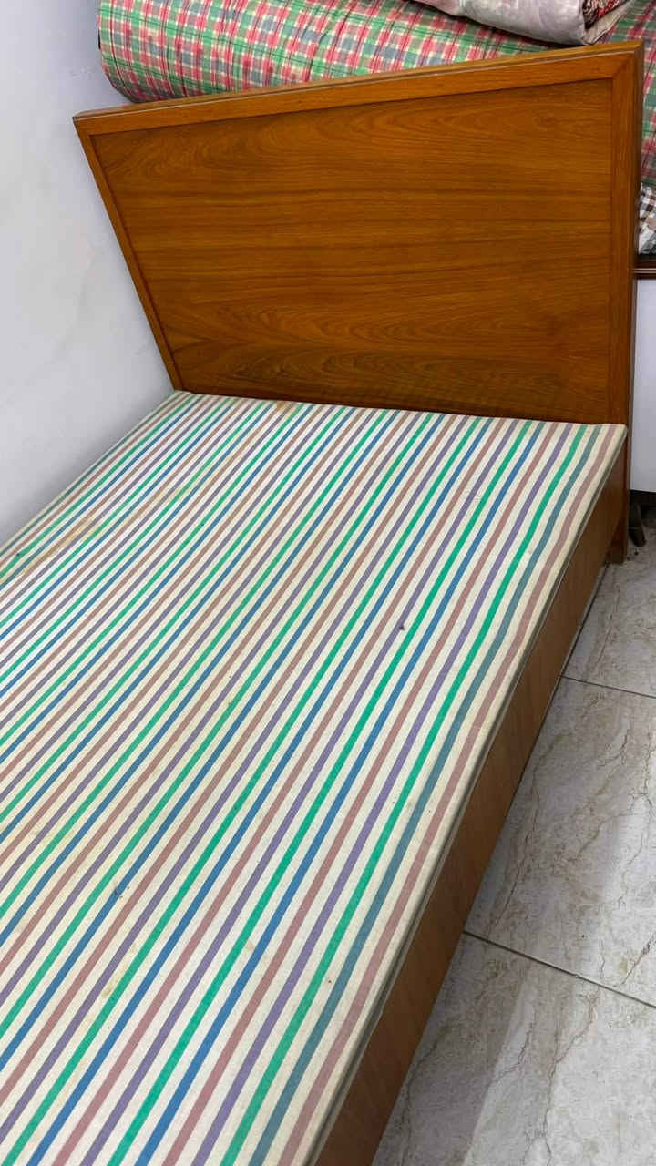 🛏️ للبيع | سرير نفر واحد

• النوع: نفر واحد
• الهيكل: صاج وخشب
• الحالة: جيدة
• عملي ومتين ومناسب للاستخدام اليومي
• مناسب للغرف الصغيرة أو غرف النوم

💰 السعر: 125
📍 المكان: بغداد
للاستفسار *********** 
او الدخول على خاص
