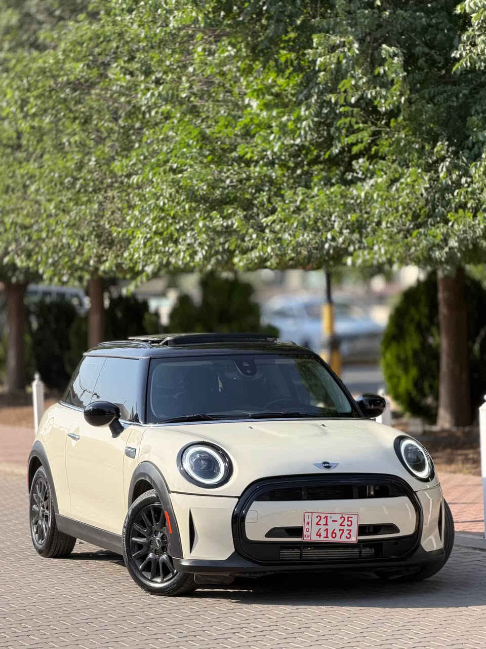Mini Cooper 2023 
مینی کووپەر  مۆدێلی ٢٠٢٣ سەیارەکە ١پارچەی بۆیاخە نمونەیە لە جوانی , تەنها 14km ڕۆشتوە بیلاد سەقف ڕەش   مەکینە 1.5 twinpower turbo بێ مەسرەف پێش و پشتی کەپسە .
فول مواسەفات - کوشن گەرم - ئەوتۆ ستارت - شاشە گەورە -گێچ دیجیتاڵ-ڕادار-ئاوێنە شەفت- پانۆراما- لایتی پێش و پاش لید - ناو لید بیلاد زیاتر لە ١٠ ڕەنگ ئەگۆڕێت-سەیارەکە ٣مانگ ژمارە کاتی لەگەڵدایە 
١٤٨گەڵاو کەمێک مەجال
***********

سيارة ميني كوبر  موديل 2023، السيارة ١قطعە سبغ مثال في الجمال، ماشية فقط 14000 كم، لونها أبيض مع سقف أسود.
محرك 1.5 تيربو TwinPower اقتصادي بالوقود، والسيارة من الامام والخلف كبس.
 مواصفات:
* مقاعد مدفأة
* تشغيل أوتوماتيكي
* شاشة كبيرة
* عدادات ديجيتال
* رادار
* مرايا شفط
* بانوراما
* أضوية أمامية وخلفية LED
* إنارة داخلية LED يتغير لونها لأكثر من 10 ألوان
* والعديد من المواصفات الأخرى.
***********
سعر ١٤٨رقە مجال ب السليمانية, العراق
