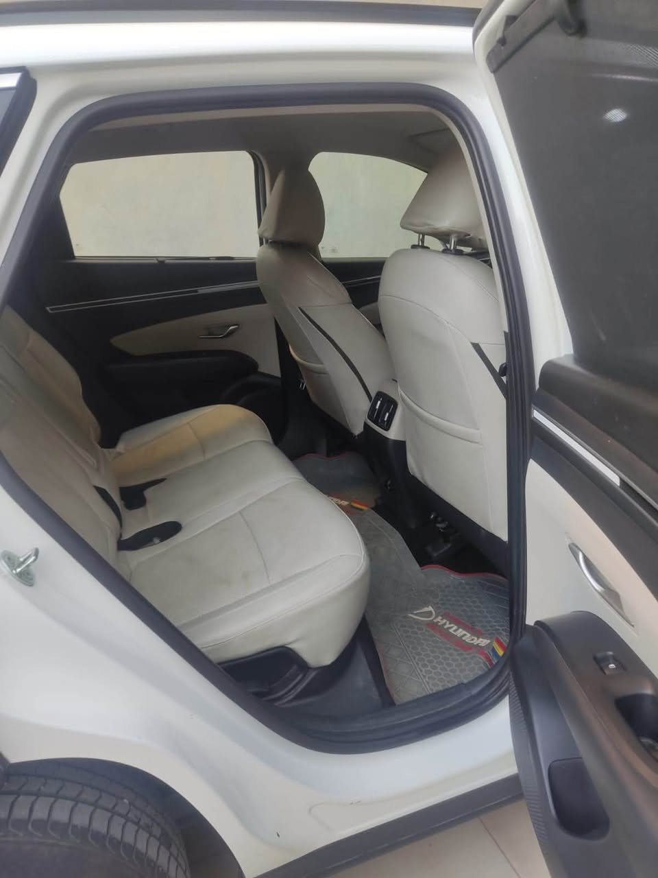 سلام عليكم
🔥🚘 للبيع توسان 2022 — خليجي مكفولة 🚘🔥

🇦🇪 خليجي مكفولة
📍 رقم دولي
📅 موديل 2022
🛣️ ماشية 75 ألف كم

✨ المواصفات:
• مكفولة خليجي
• كاميرا خلفية
• حساسات أمامية وخلفية
• مثبت سرعة
• تحكم ستيرن
• تشغيل بصمة عن بعد
• دخول ذكي
• تكييف قوي
• بلوتوث + USB-شحن لاسلكي
• داخلية نظيفة جداً
• سيارة مرتبة ونظيفة وتستاهل

❌ عدا بانوراما

🔥 سيارة خليجي مكفولة، رقم دولي، ومواصفات حلوة — جاهزة
العنوان / طويريج

💵 السعر: 195 ورقة وبيها مجال
🤝
الاستفسار على الرقم /*********** غير متواجد على الفيس

