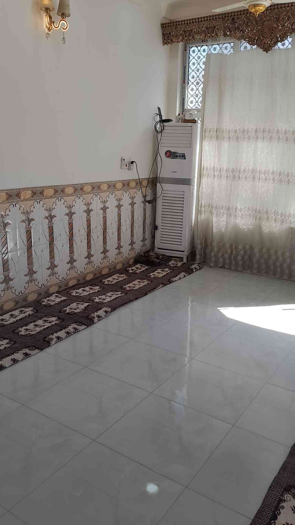 بيت للبيع المساحة 160 متر طابو صرف طابقين يحتوي على ثلاث غرف نوم وصالات عدد 2 واستقبال ومطبخ وصحيات عدد 3 الموقع القاسم شارع المركز الرحمانيه أول فرع على جهة اليمين للاستفسار الاتصال على الرقم ***********
