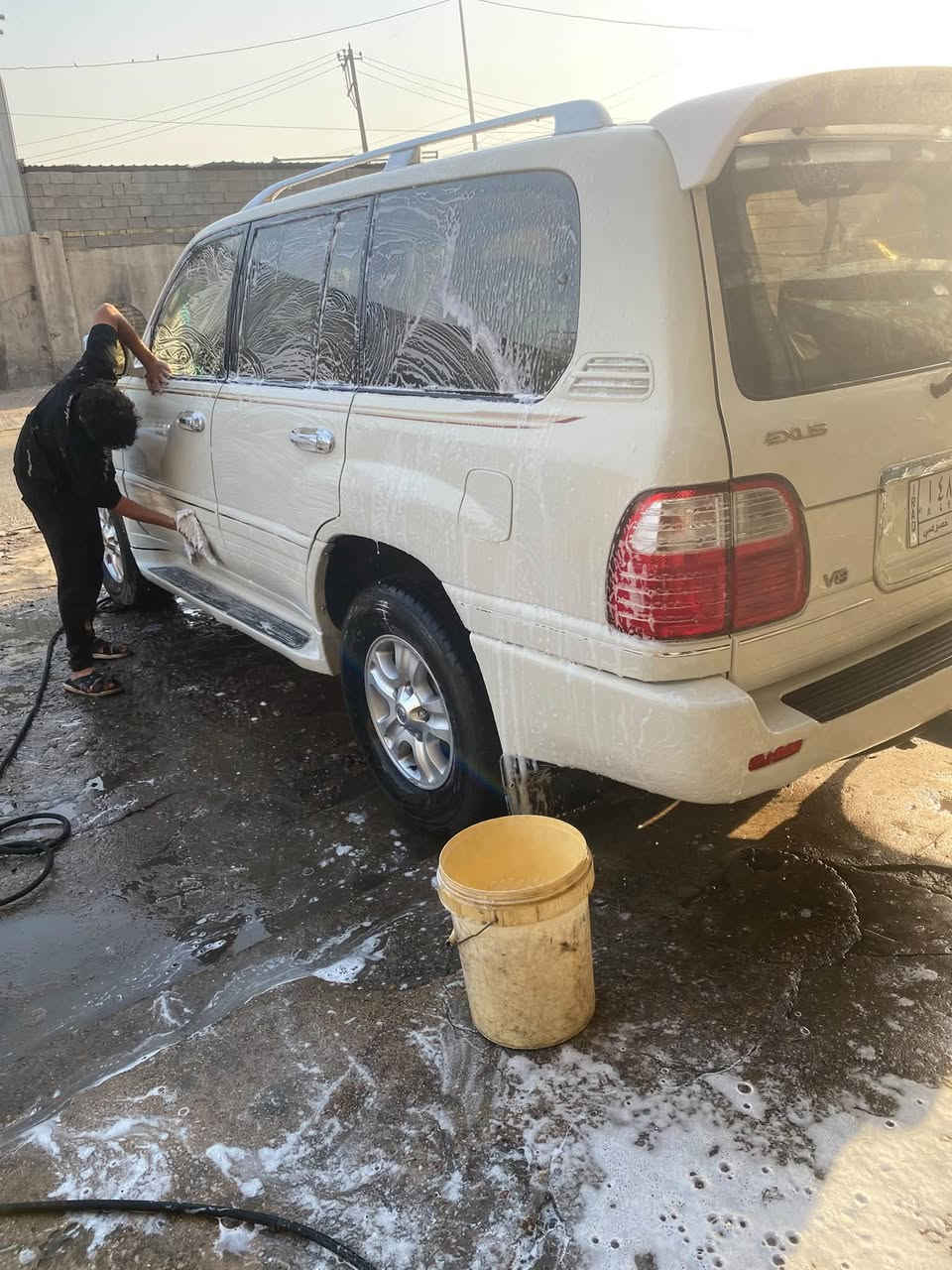 سلام عليكم
لكزز موديل 2004
نضافه فول تبريد ثلج
باقي بس ع الكمرك
السياره احله من الصور 
مكاني كربلاء 
سعرها ١٢٥ وبيها مجال بسيط
متواجد واتساب  او اتصال ***********
