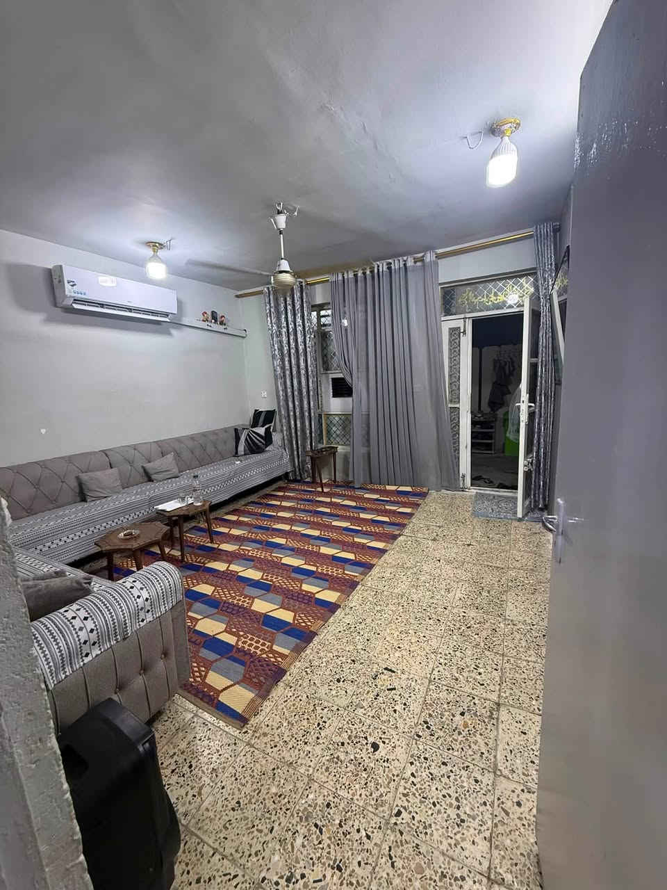 السلام عليكم بيت مساحه 100 متر طابو صرف طابق واحد مداخلين غرفه نوم واستبقال ومطبخ ابو دشير شارع النهاية شارع الضغط البيع السعر 90
***********
