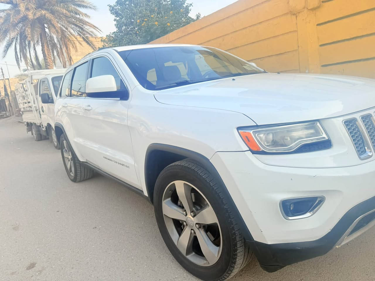 جيب ٢٠١٤ لاريدو وارد امريكي 
السونار مرفق بالمنشور 
مواصفاتها نص فوول 
رقم بغداد الجديد 
مكانها بابل جبلة 
***********
